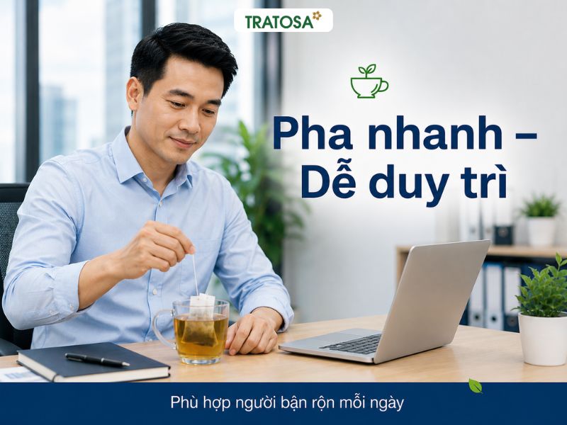 Nam nhân viên văn phòng pha trà túi lọc dây thìa canh tại nơi làm việc