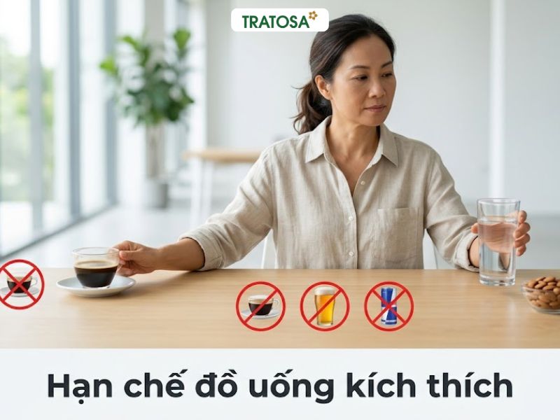 Hạn chế cà phê, rượu bia và nước tăng lực khi bị bốc hỏa tiền mãn kinh