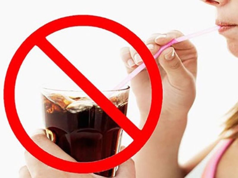 Bệnh Tiểu Đường Uống Nước Gì Tốt? Những Thức Uống Nên Ưu Tiên Khi Kiểm Soát Đường Huyết Biểu tượng cảnh báo hạn chế nước ngọt có gas nhiều đường