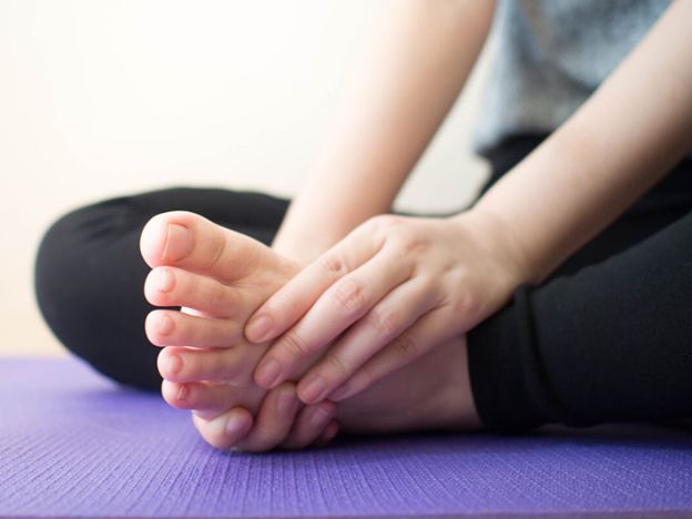 Tê nóng bàn chân do tổn thương thần kinh tiểu đường