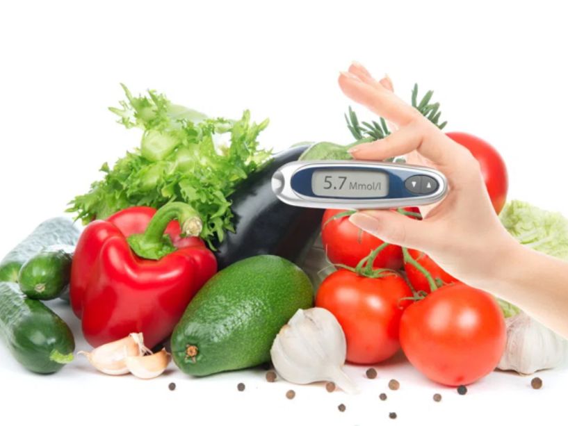 Người cao tuổi bị tiểu đường nên ăn gì? Cách lên bữa ăn đủ chất, dễ áp dụng Rau xanh và rau củ phù hợp cho người cao tuổi bị tiểu đường