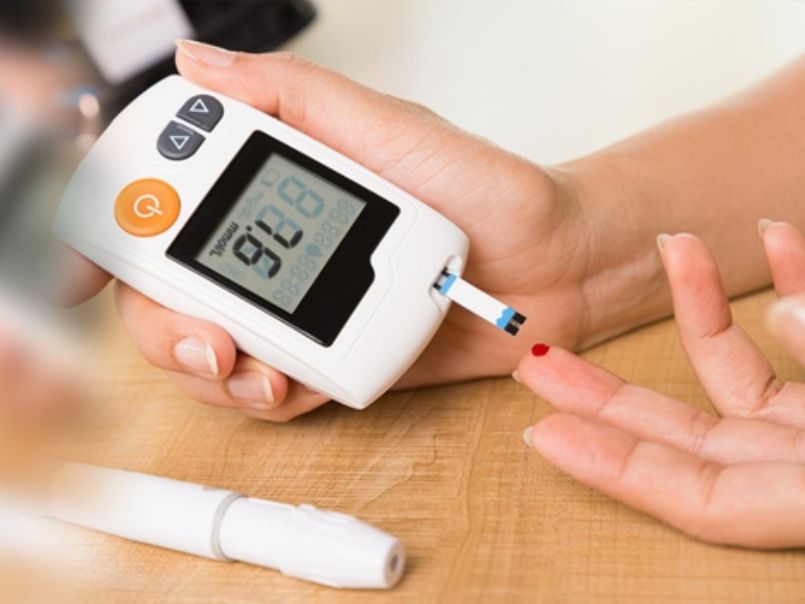 Cách đo đường huyết đúng cho người cao tuổi