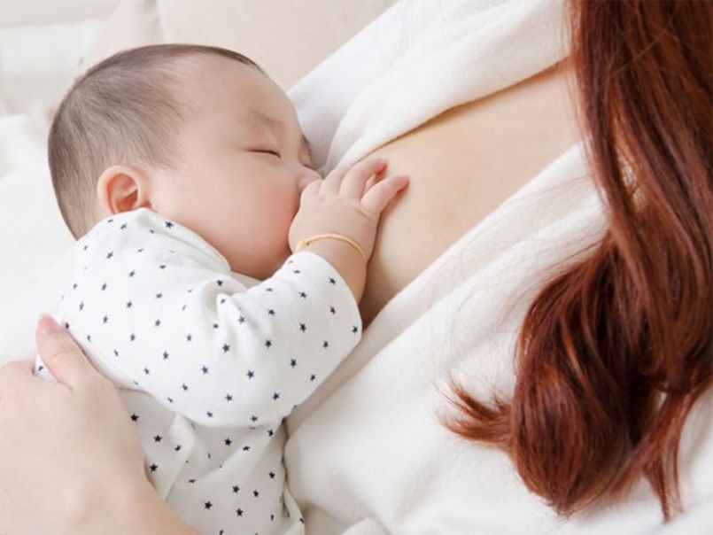 Cho con bú sau tiểu đường thai kỳ