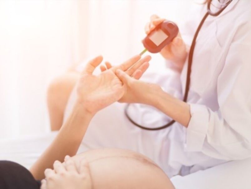 Kiểm tra đường huyết sau sinh ở mẹ từng bị tiểu đường thai kỳ